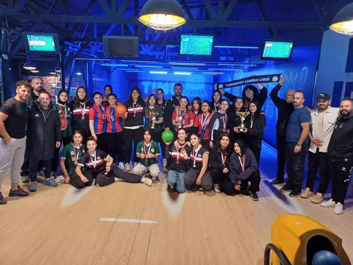 Düzce’de Bowling Şampiyonu Cumhuriyet Anadolu Lisesi