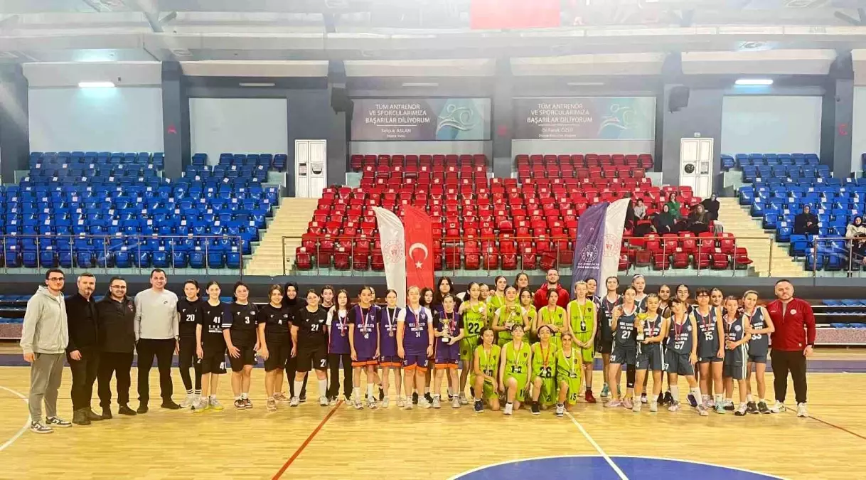 Düzce’de U14 Kızlar Basketbol Liginde Karadeniz Ereğli Belediye Şampiyon Oldu