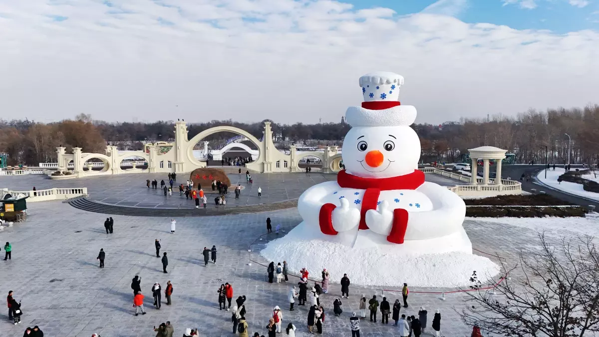 Harbin’de Dev Kardan Adam Yapıldı